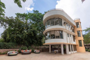 The Boulevard by StayVista - A city-center villa boasting a private plunge pool, Jacuzzi & a revitalizing rain shower